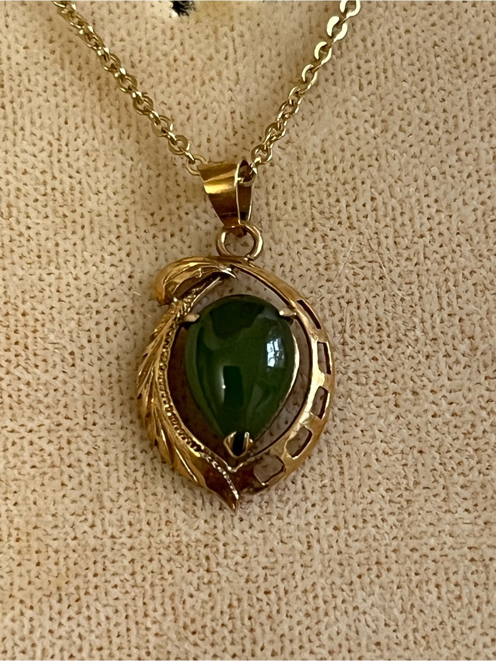 VTG MCM 14K Yellow Gold Green Jade Nephrite Pendant Necklace w/ Case Estate Sale